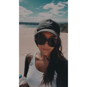 Meet your Posher, Aye